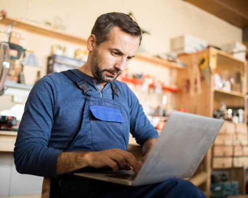 Artisan en formation IA avec CF2P – outils ChatGPT, Canva et DALL-E
