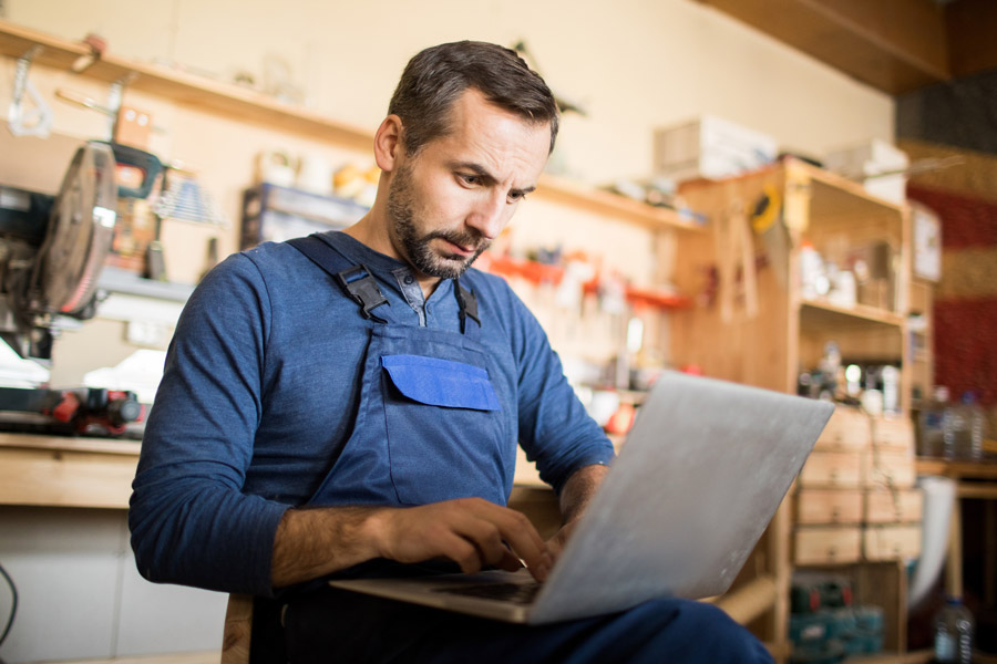Artisan en formation IA avec CF2P – outils ChatGPT, Canva et DALL-E